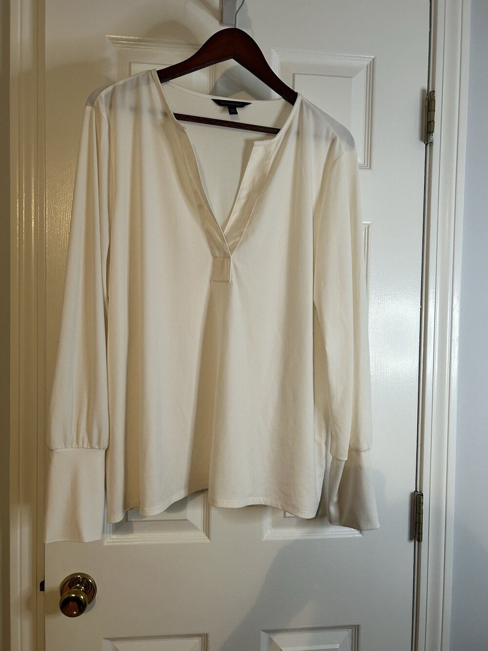 Banana Republic Ivory Blouse Women’s XL Long Sleeve V-Neck Soft Drape